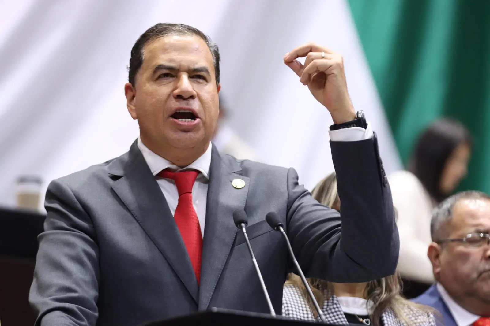 Ricardo Mejía presentó reformas sobre acoso y transparencia ante
