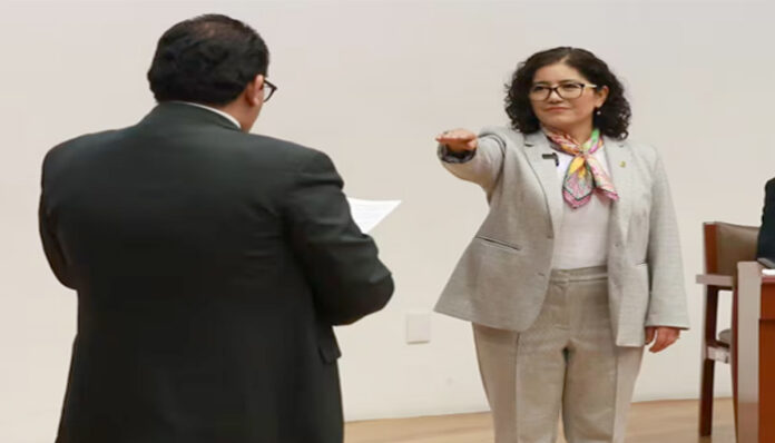 Martha Patricia Zarza, rinde protesta como primera Rectora de UAEMex