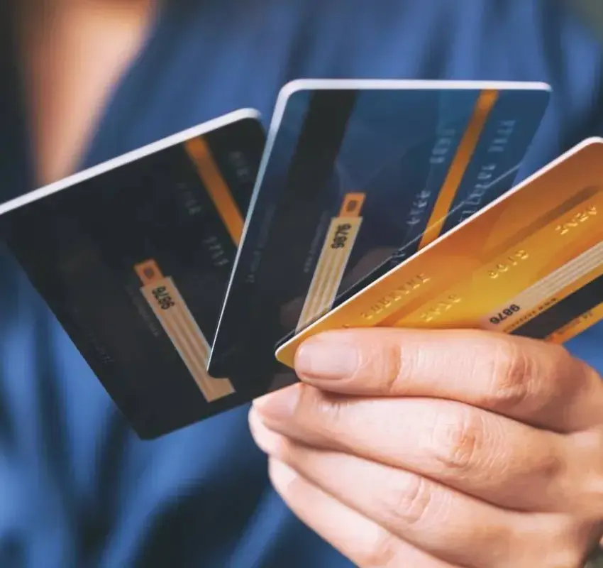 SAT intensifica vigilancia sobre tarjetas departamentales: evita sanciones por discrepancias fiscales 