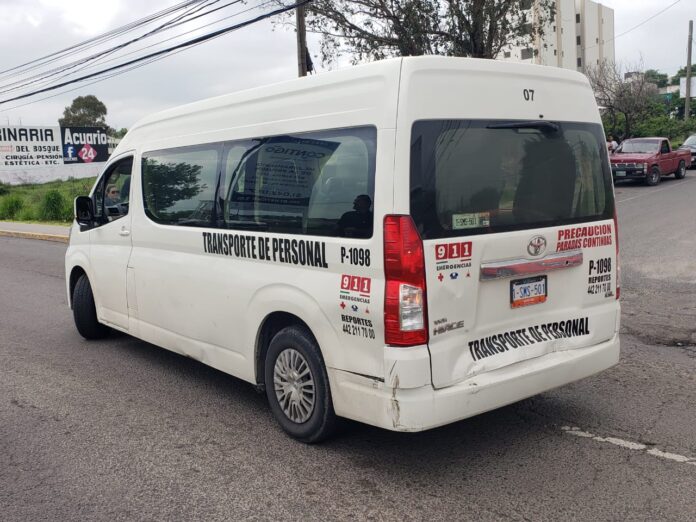 Torton choca por alcance contra camioneta Van - Noticias de Querétaro