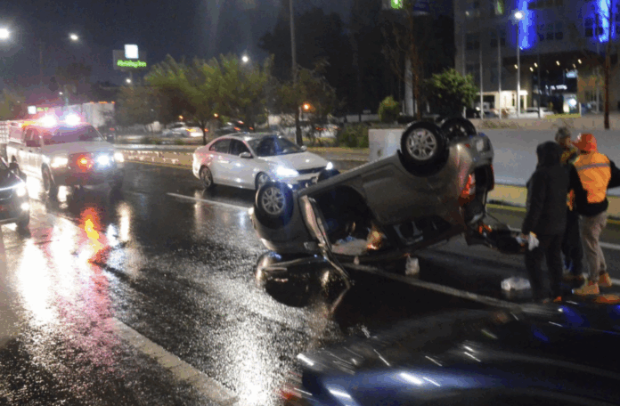 Vuelca en plena hora pico - Noticias de Querétaro