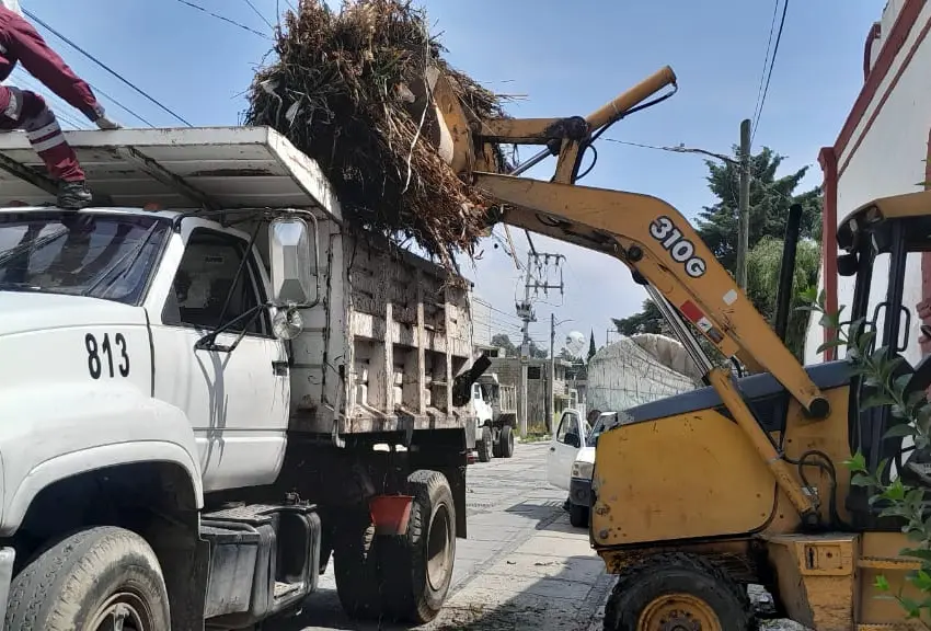Limpiaron panteones de Toluca