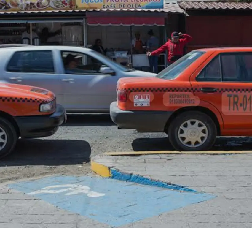 A punta de pistola le quitaron su taxi