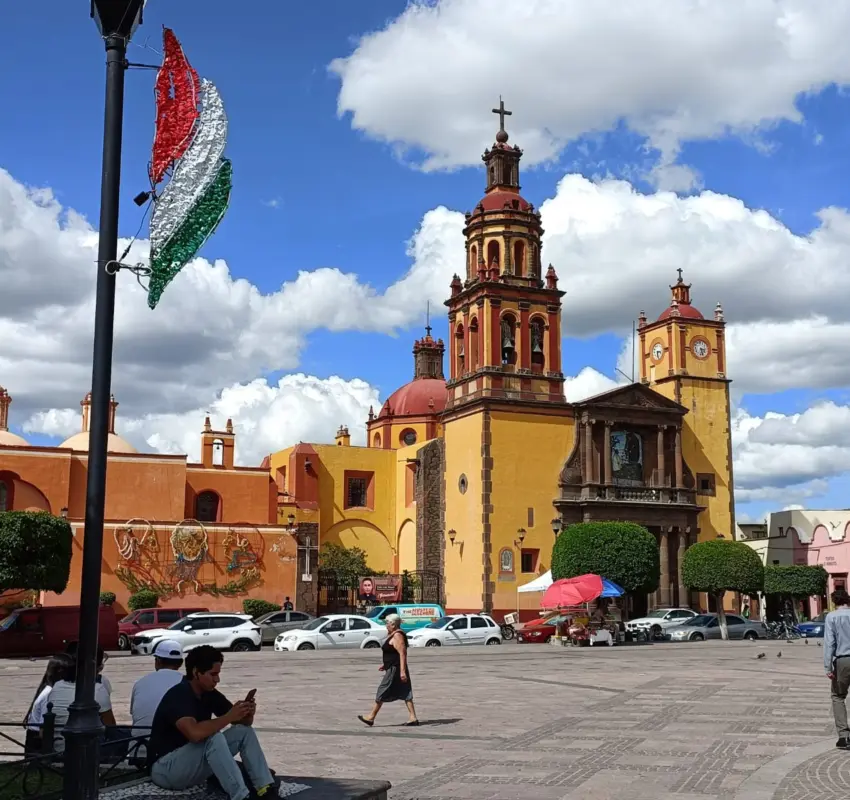 Alistan adornos patrios