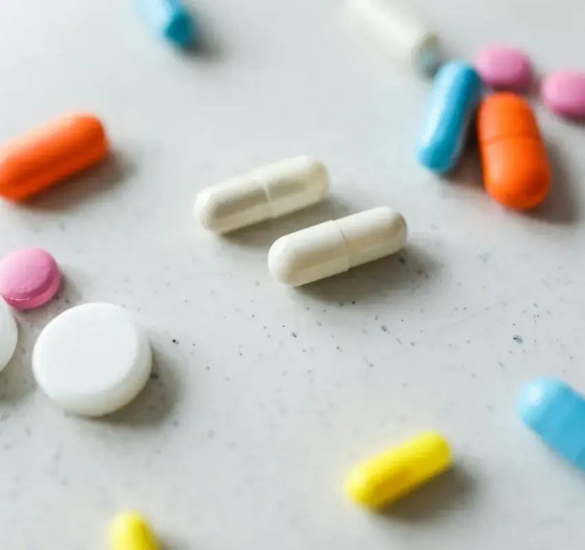 Antibióticos inteligentes: IA contra la resistencia antimicrobiana