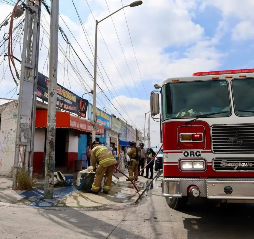 Atienden incendio en Paseo Querétaro