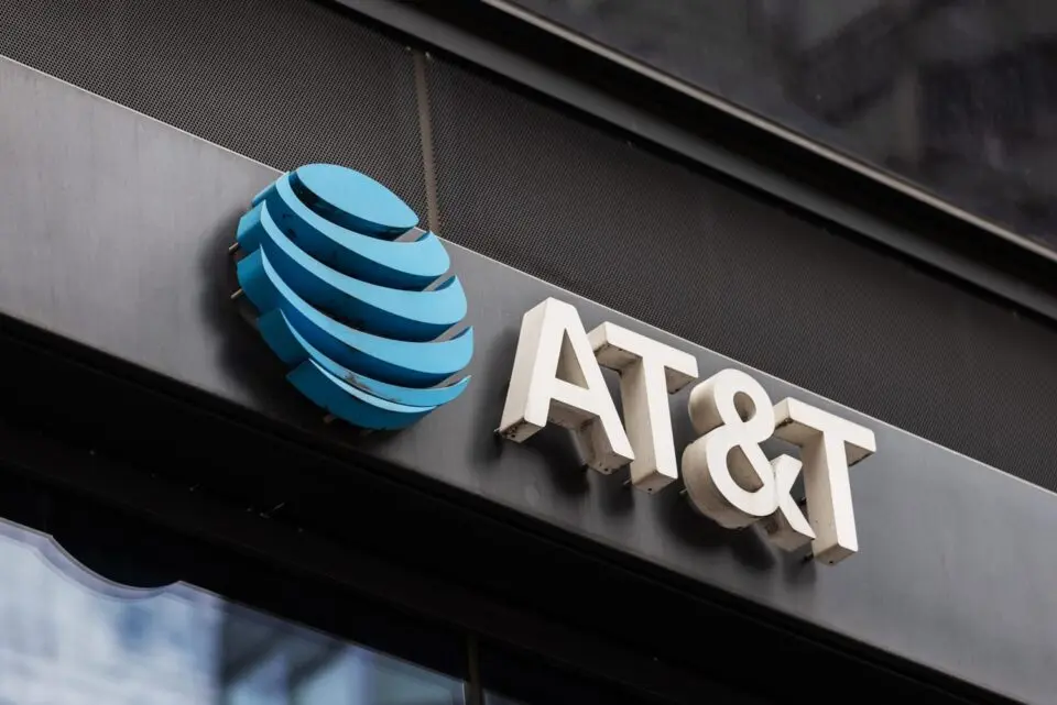 ATT evalúa vender su negocio en México tras una década sin