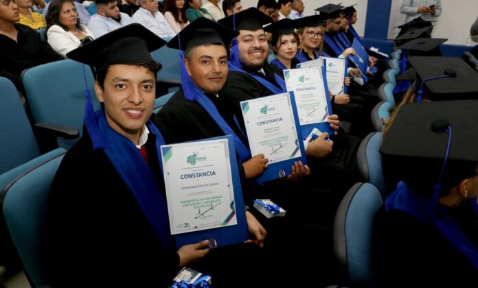 Celebra UTC la graduación de 60 nuevos profesionistas
