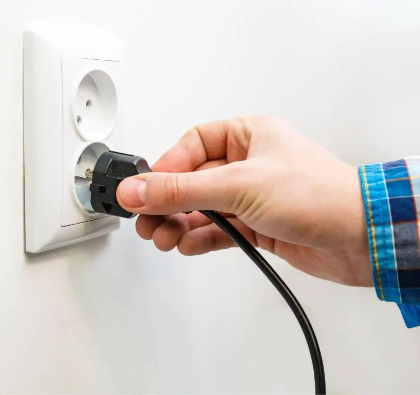 CFE revela qué aparatos debes desconectar cada noche para ahorrar energía y reducir el consumo fantasma