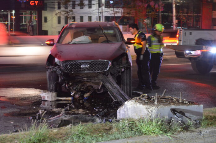 Chocan camioneta y la abandonan - Noticias de Querétaro