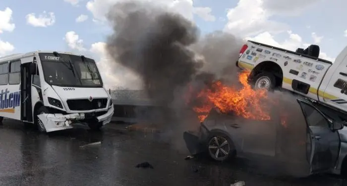 Choque múltiple carretera Laredo deja un lesionado y tres