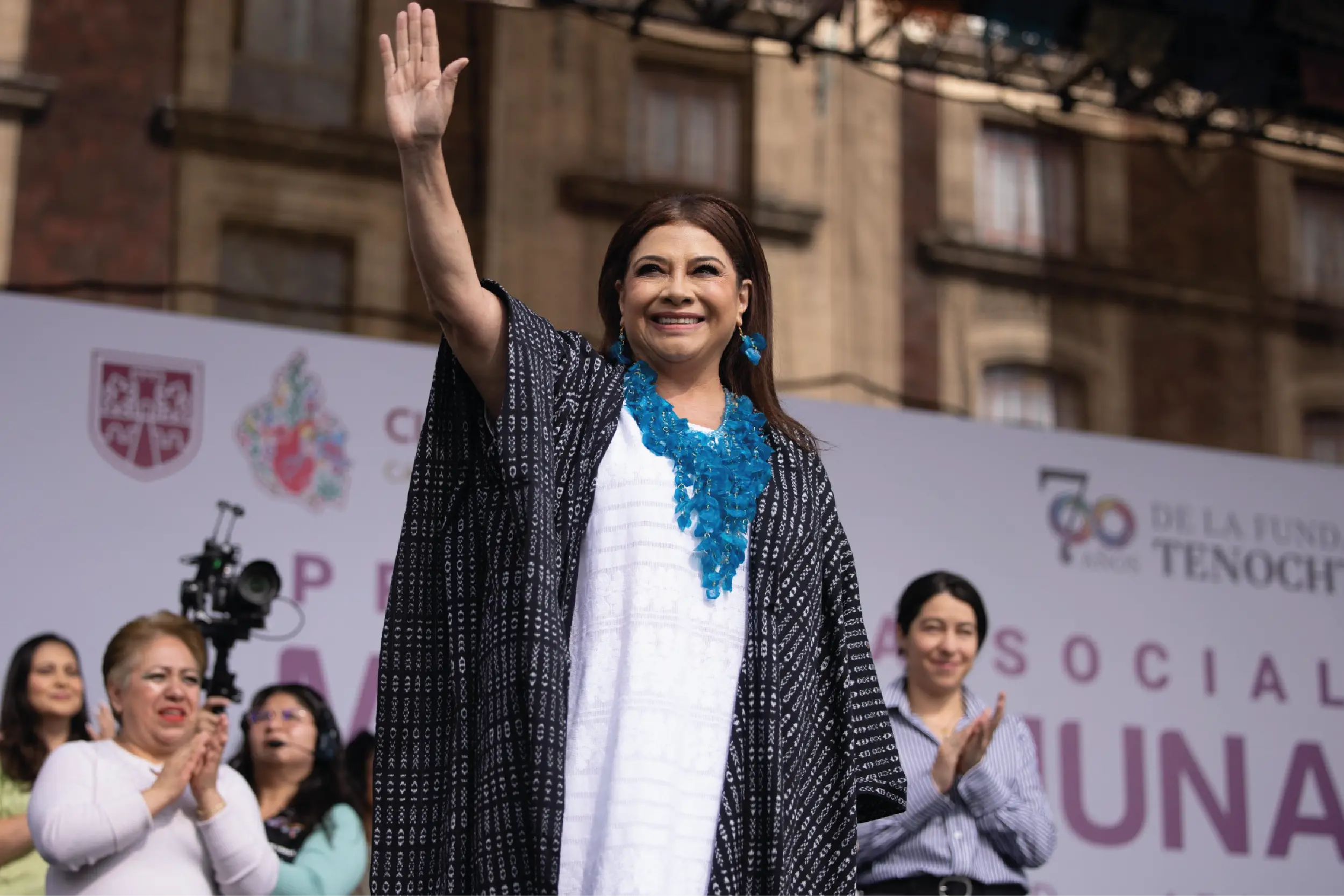 Clara Brugada entrega vales Mercomuna a 25 mil personas en la CDMX