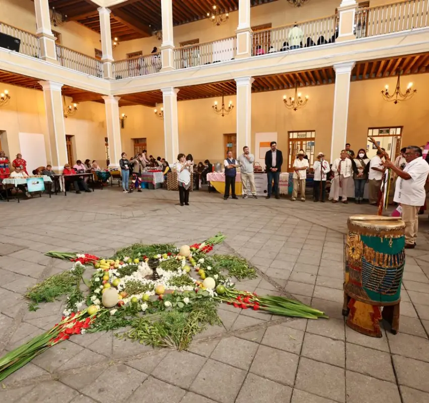 Conmemoró UAEMex Feria de las Culturas en Toluca