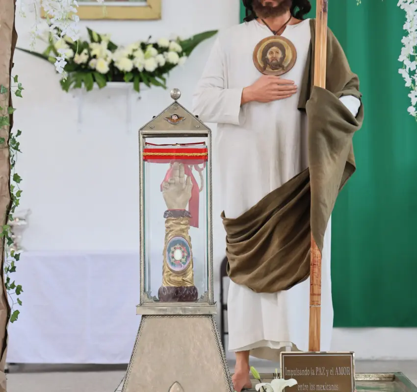 Creyentes de Rancho Largo visitan las reliquias de San Judas Tadeo