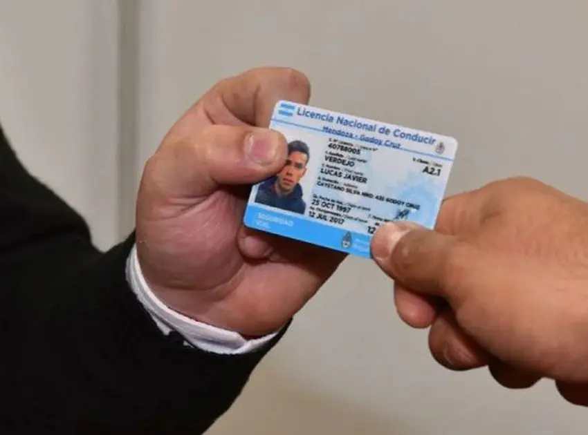 Curso teórico ahora obligatorio para obtener la licencia de conducir permanente en Ciudad de México