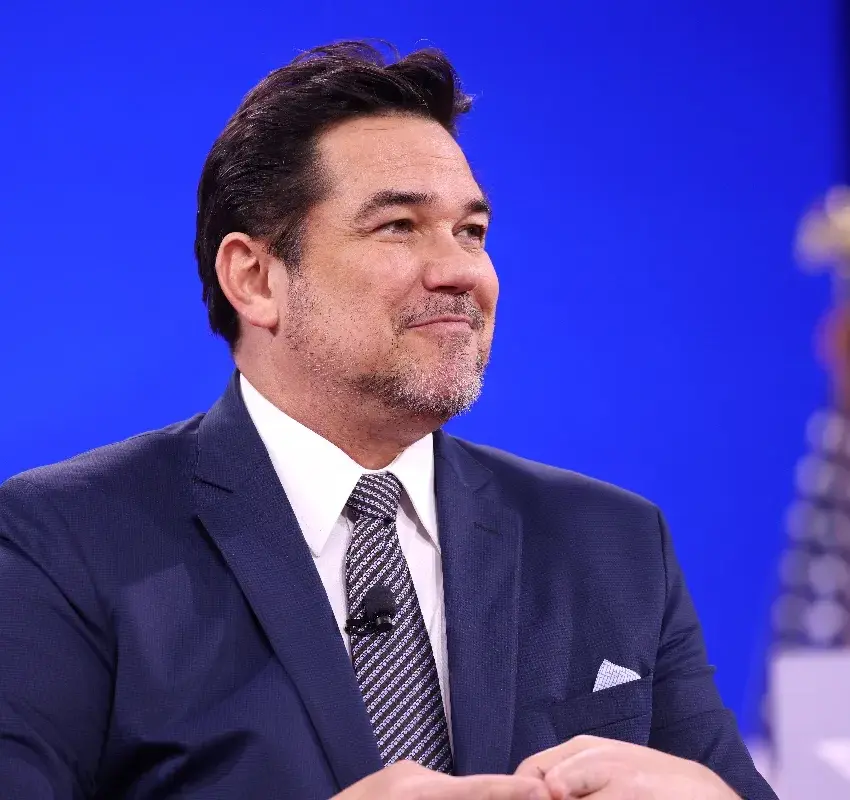 Dean Cain se une a ICE y respalda política migratoria de Trump