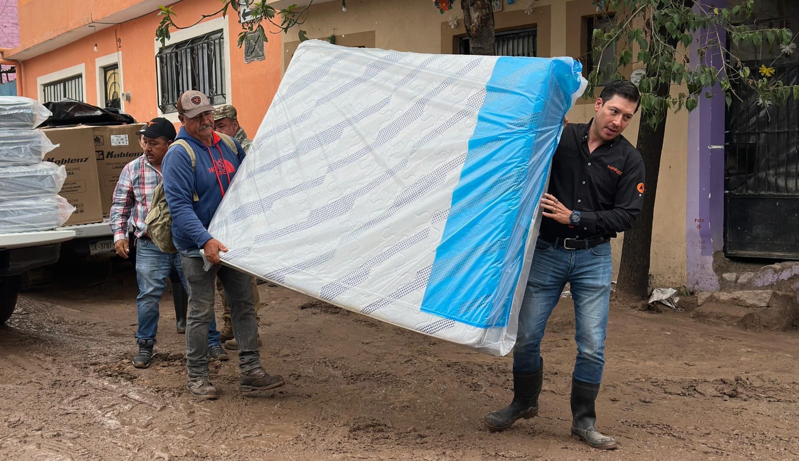 Entrega Rodrigo Monsalvo apoyo a las familias afectadas por las ...