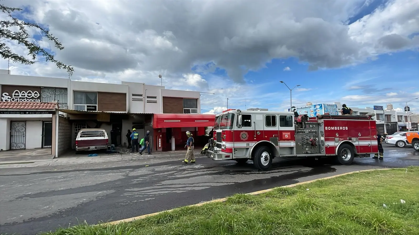 Explosión en inmueble deja tres personas lesionadas   Noticias de