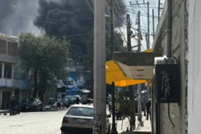 Fuerte incendio afecta fábrica en Avenida del Recreo, Iztacalco ...