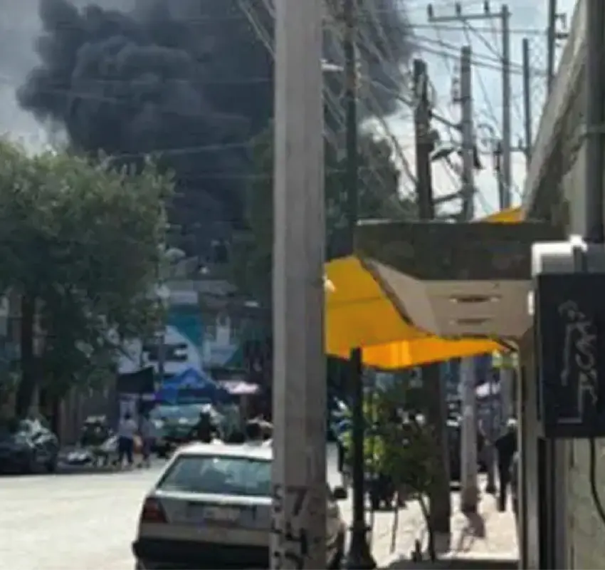Fuerte incendio afecta fábrica en Avenida del Recreo, Iztacalco