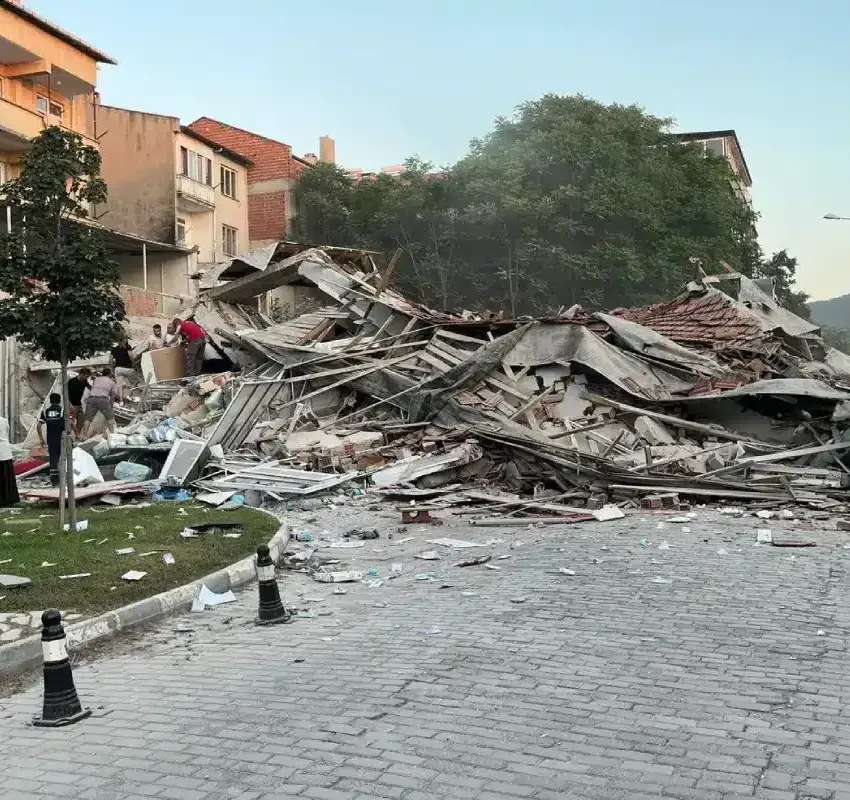 Fuerte sismo de magnitud 6.1 sacude el noroeste de Turquía