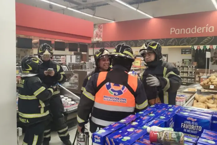 Incendio de Soriana provoca desalojo de Parque Delta en CDMX