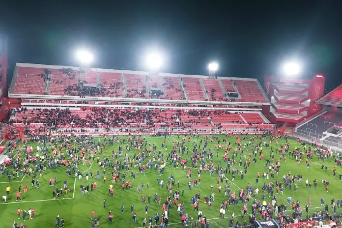 Incidentes suspenden Independiente vs U. de Chile en la ...
