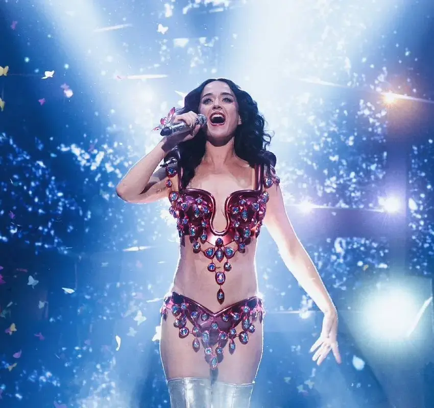 Katy Perry sufre descarga eléctrica durante espectáculo aéreo de The Lifetimes Tour