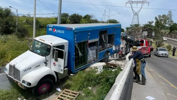 MisNius | NO LO HAGAS Intenta ganarle el paso al tren y evidentemente  no lo logra