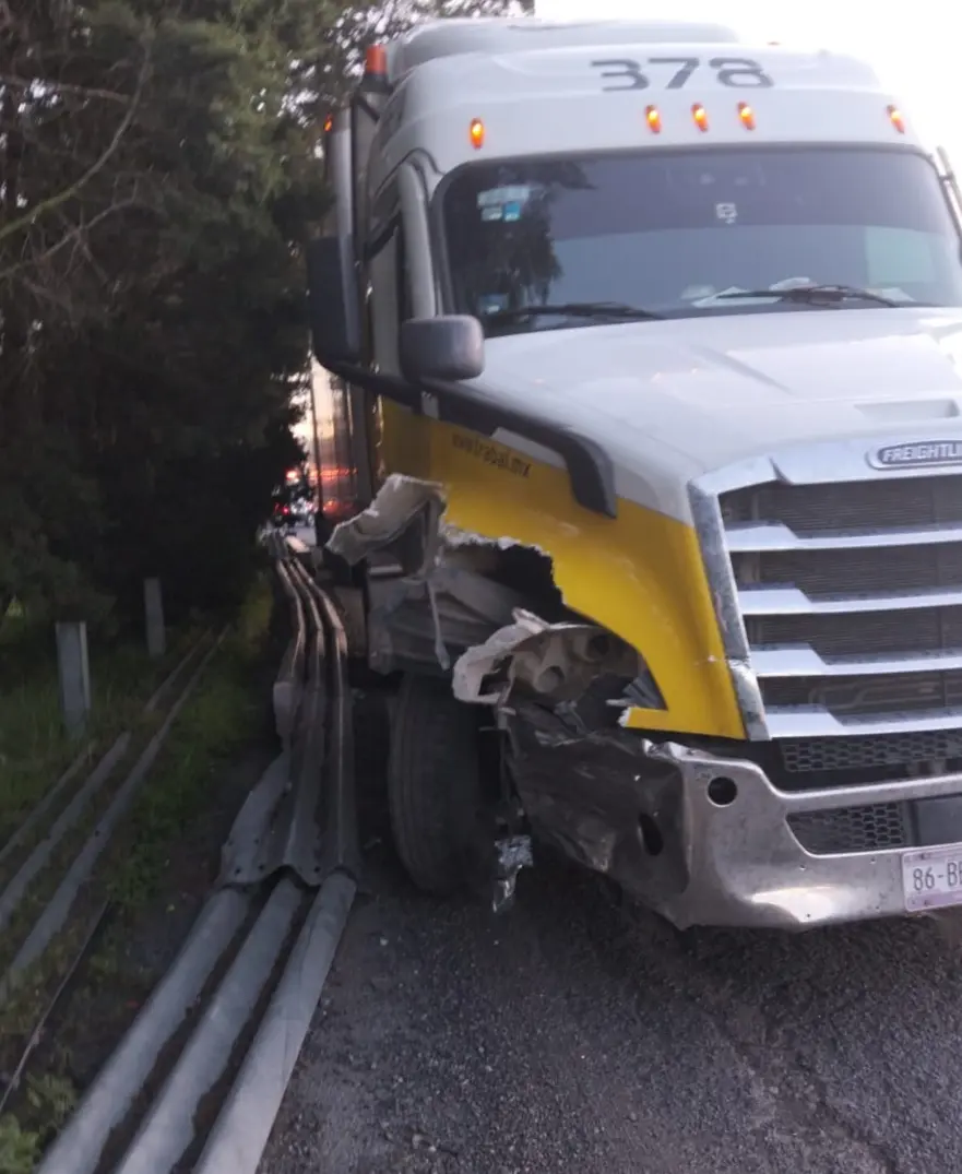 Lesionados en percance entre tráiler y camioneta   Noticias de