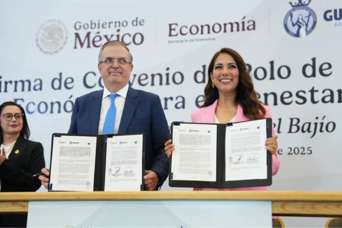 Marcelo Ebrard anuncia decreto que protege industria de calzado