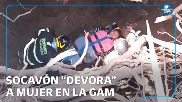 ¡Se abrió la tierra! Mujer de 60 años cayó en un socavón de seis metros en  Gustavo A. Madero