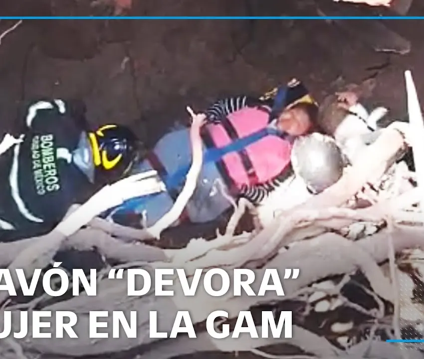 Mujer de 60 años cae en un socavón en la Gustavo A. Madero