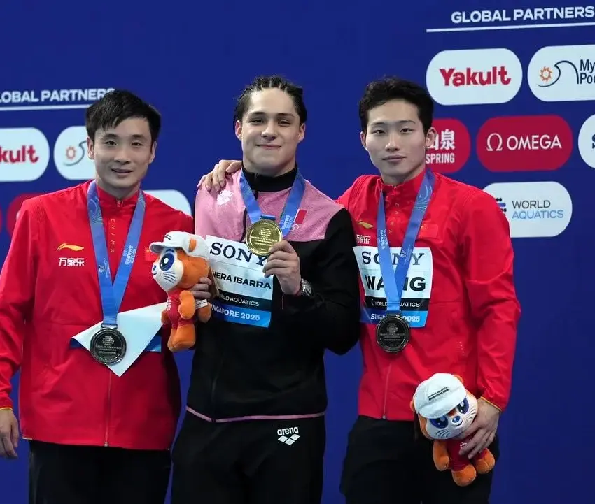 Osmar Olvera gana oro histórico en Mundial de Singapur 2025