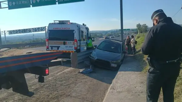 Pierde el Control por Baches y Choca en la México Querétaro