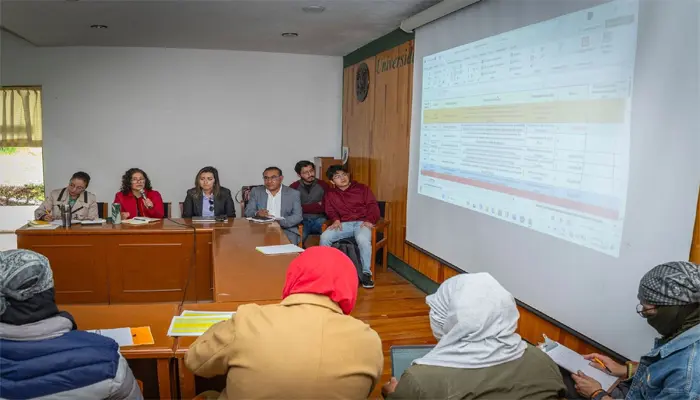 Primera mesa de trabajo de la Rectora de la UAEMéx con la Asamblea