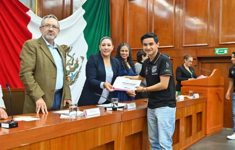 Reconoce Martha Camacho a estudiantes | Oscar Glenn Comunicación