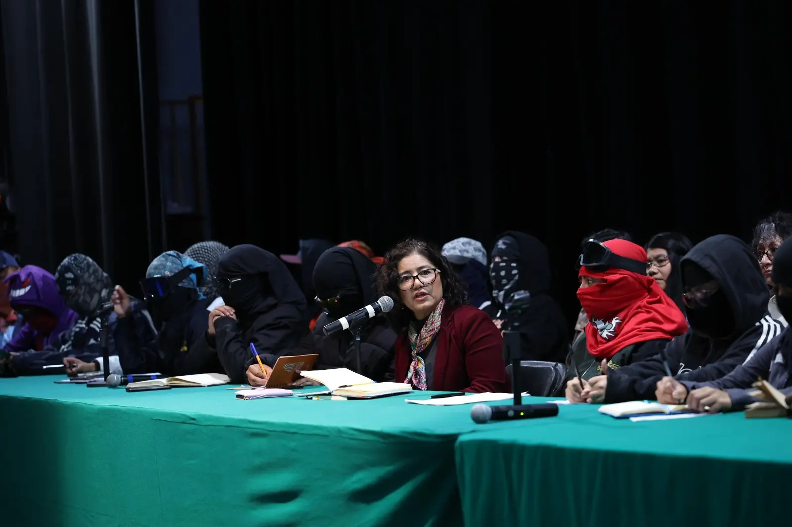 Rectora de la UAEMex tuvo primera reunión con Enjambre Estudiantil Unificado | Rectora de la UAEMex tuvo primera reunión con Enjambre Estudiantil
