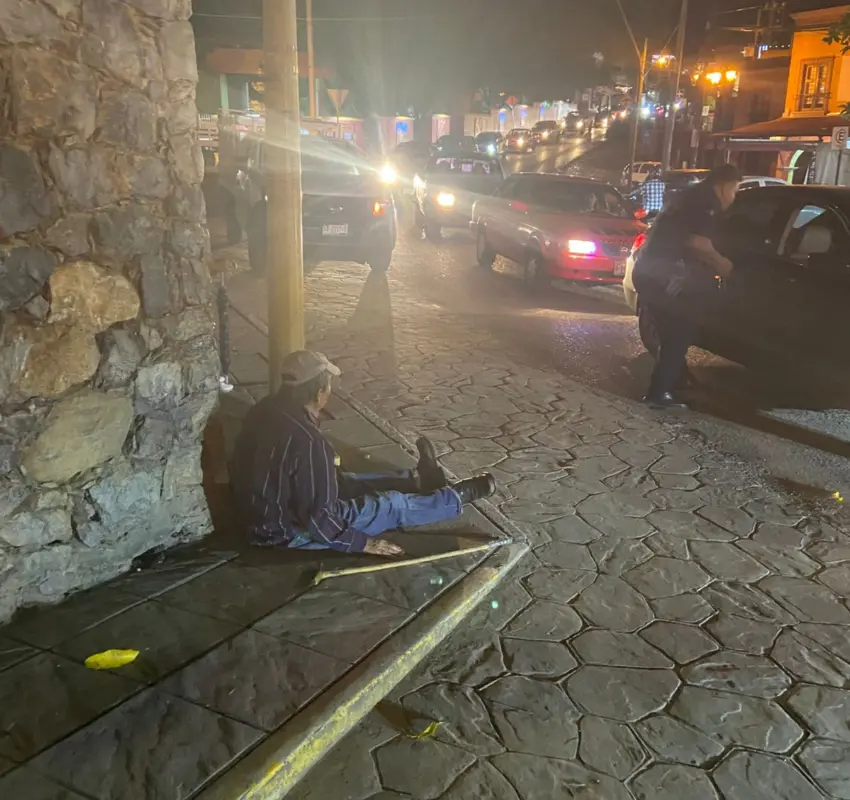 Reportaron a hombre de la tercera edad tirado en la vía pública