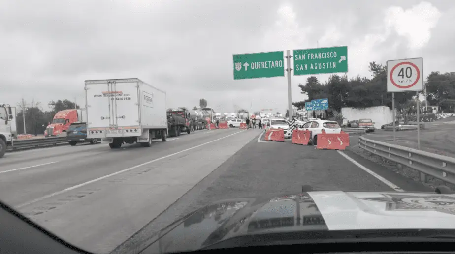 Rescataron a taxistas secuestrados tras bloqueos en la México Querétaro | Manifestación y cierre vial por taxistas desaparecidos