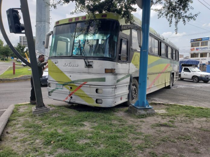Se accidenta autobús turístico - Noticias de Querétaro