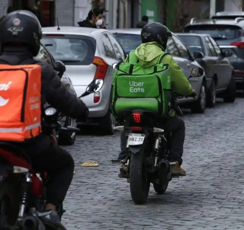 Semovi inicia prueba piloto: motos y cascos de apps rotulados para mayor control en CDMX