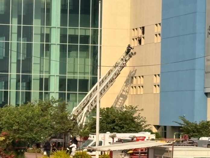 Sujeto quiso arrojarse del Hospital General - Noticias de Querétaro