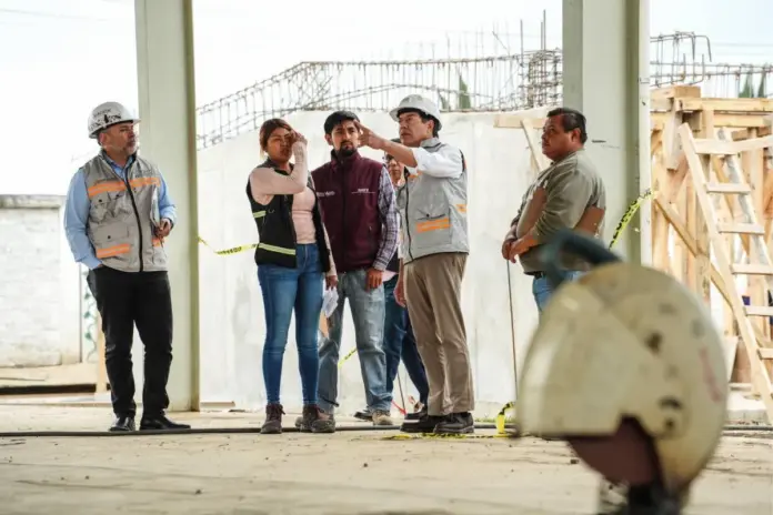 Supervisa Mario Delgado reconversión de secundaria a prepa en Chalco