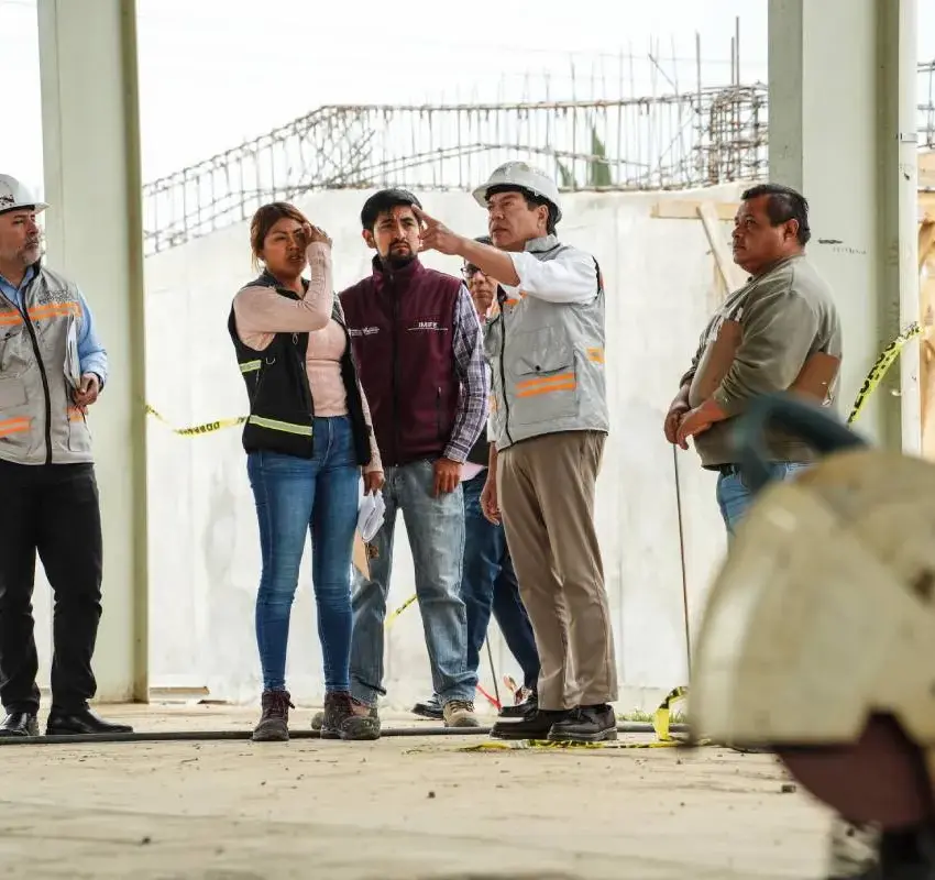Supervisa Mario Delgado reconversión de secundaria a prepa en Chalco