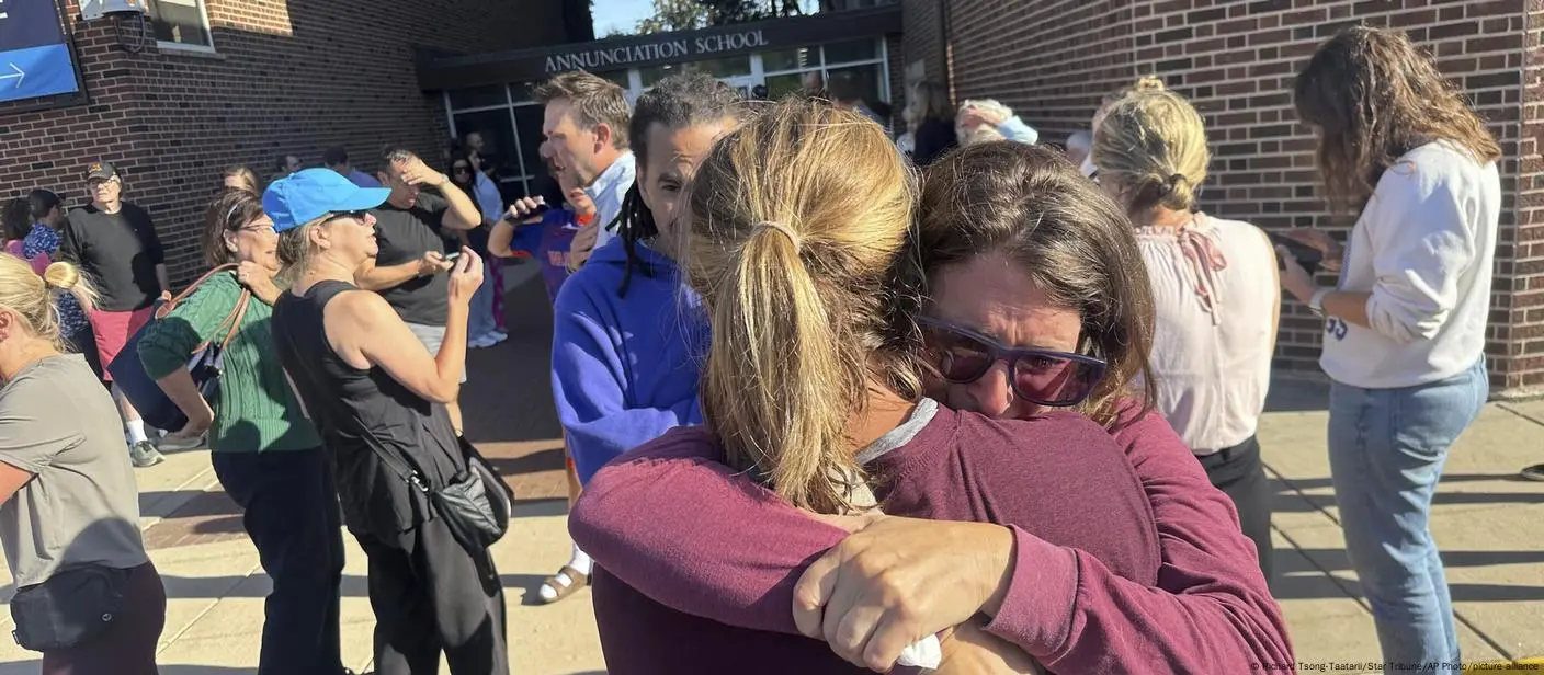 Dos niños muertos tras tiroteo en escuela de Mineápolis  DW  27