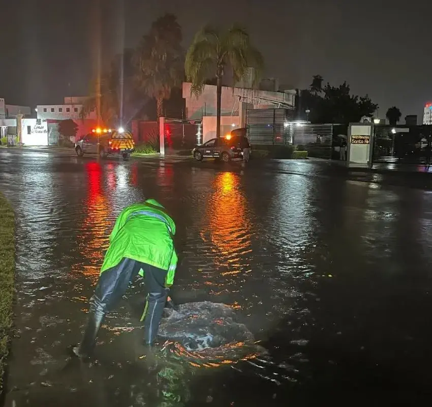 Tormenta histórica en Querétaro deja daños graves y dos fallecidos