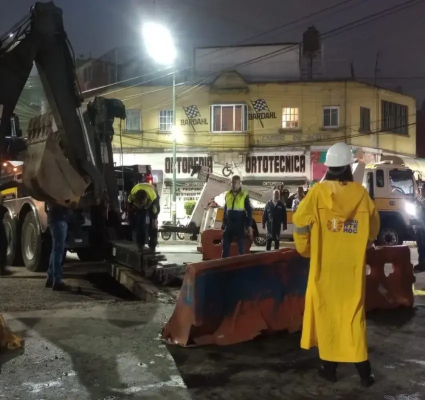 Volcadura de góndola moviliza a Protección Civil en Cuauhtémoc