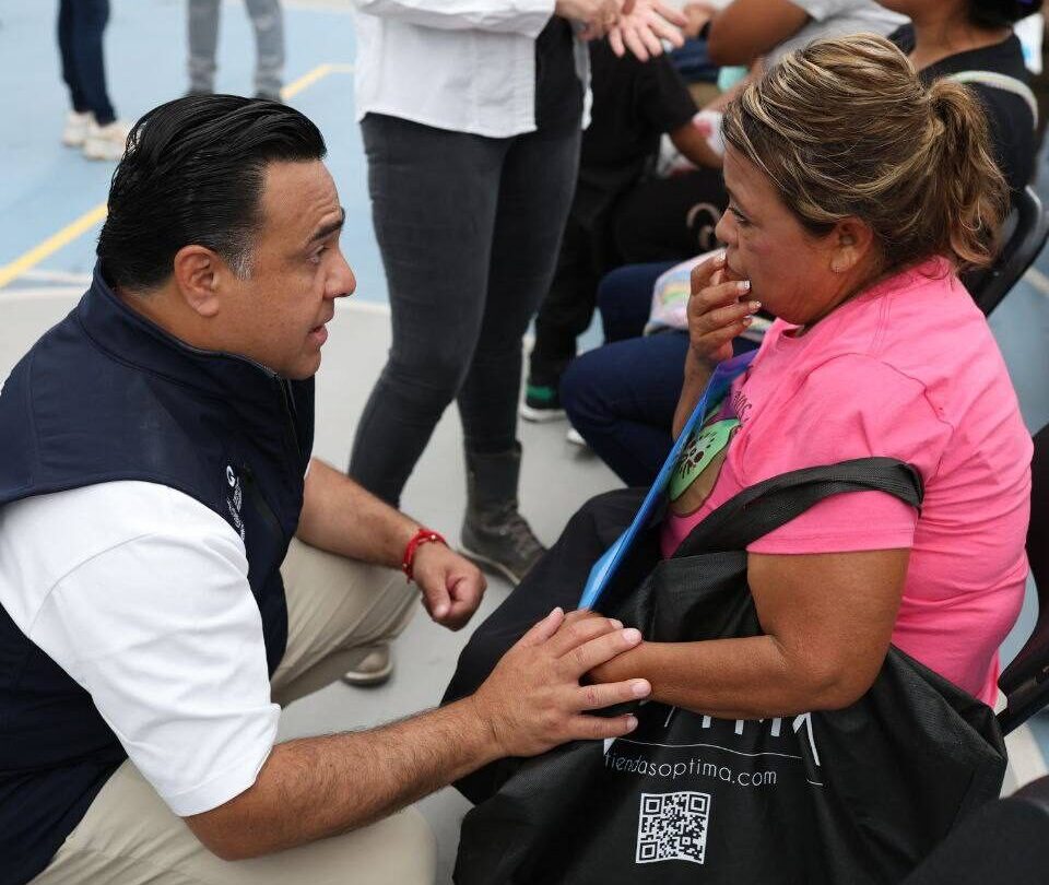 Avanza entrega de enseres domésticos a familias afectadas por