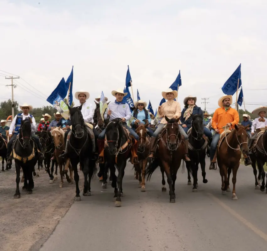 Encabeza Monsalvo la tradicional cabalgata de la Expo Campo 2025
